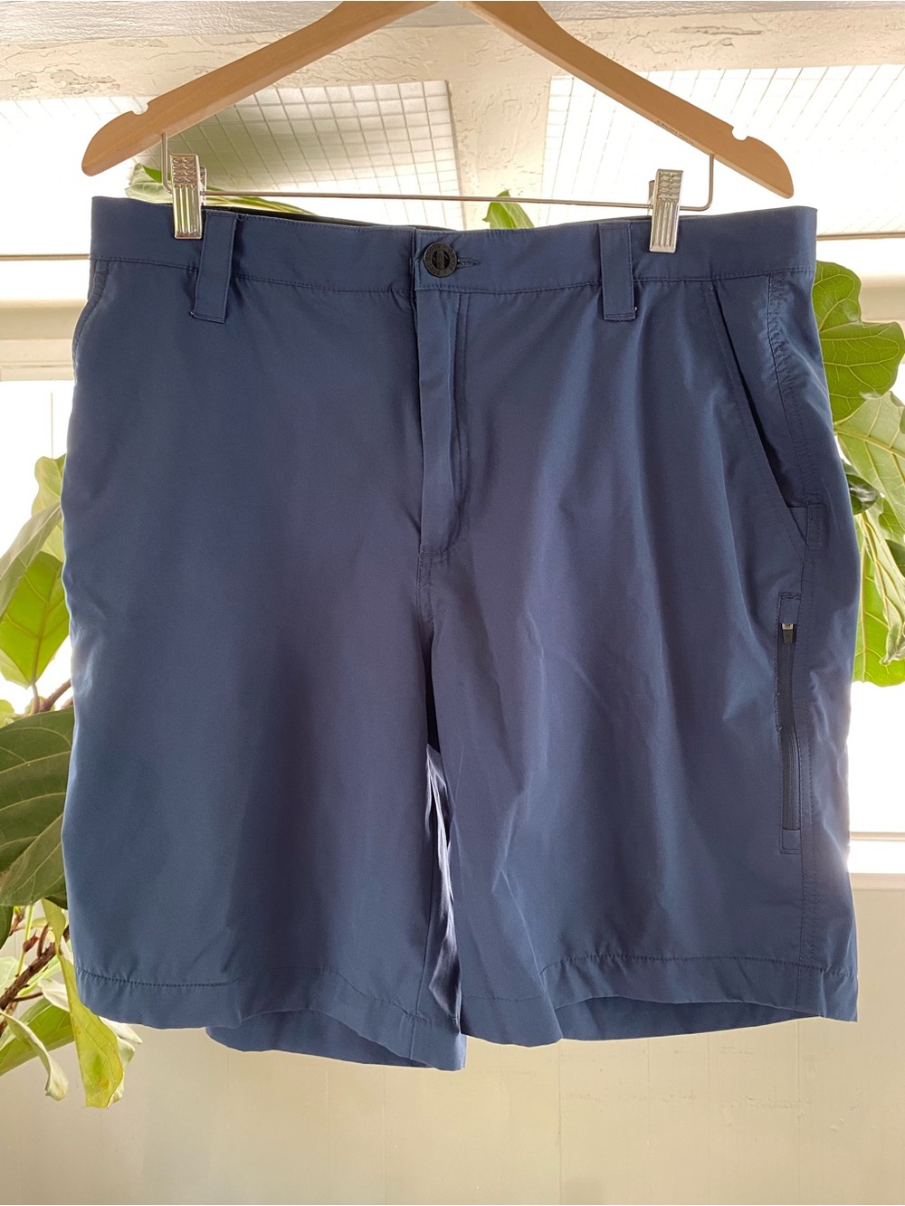 Orvis Men’s Fishing /Hiking Cargo Shorts Size 36 Color Blue